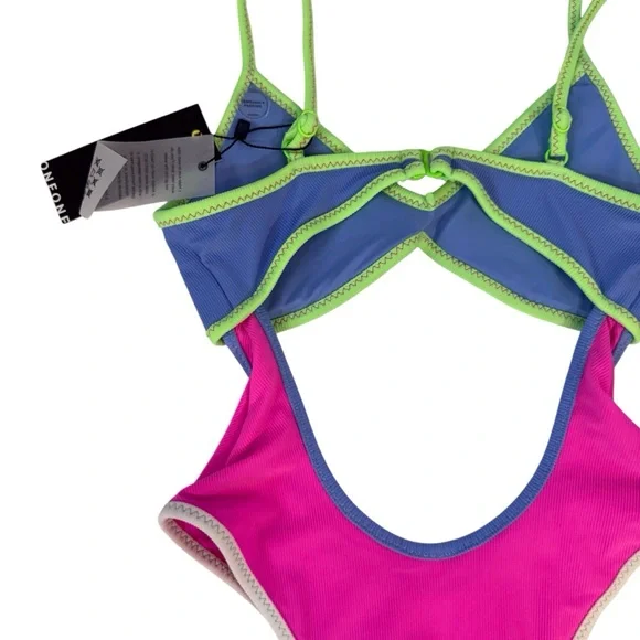 One One NWT Size Medium Colorblock One Piece Bathing Suit Beach Vacation - Picture 6 of 8